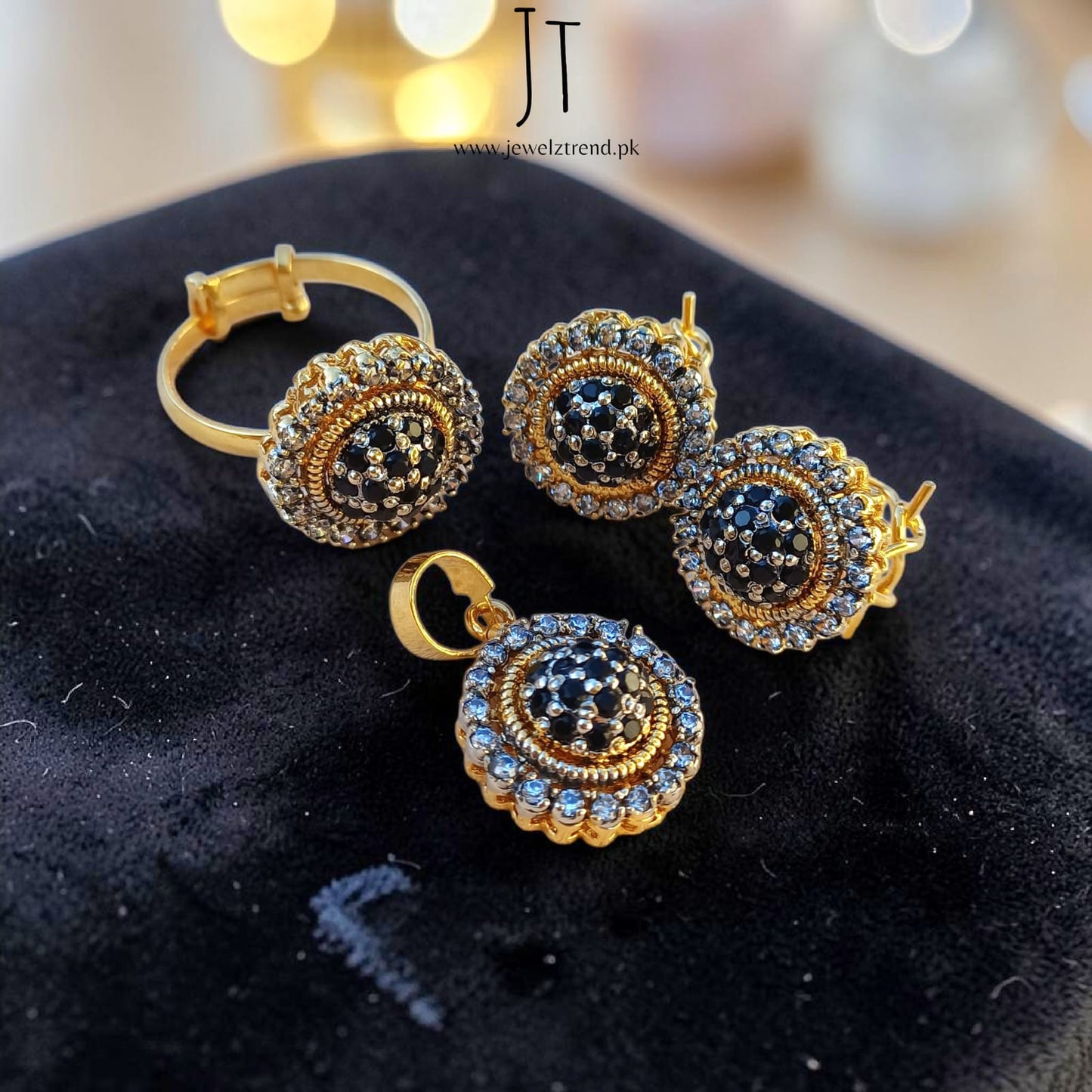 Tabinda: Jurao Locket Set